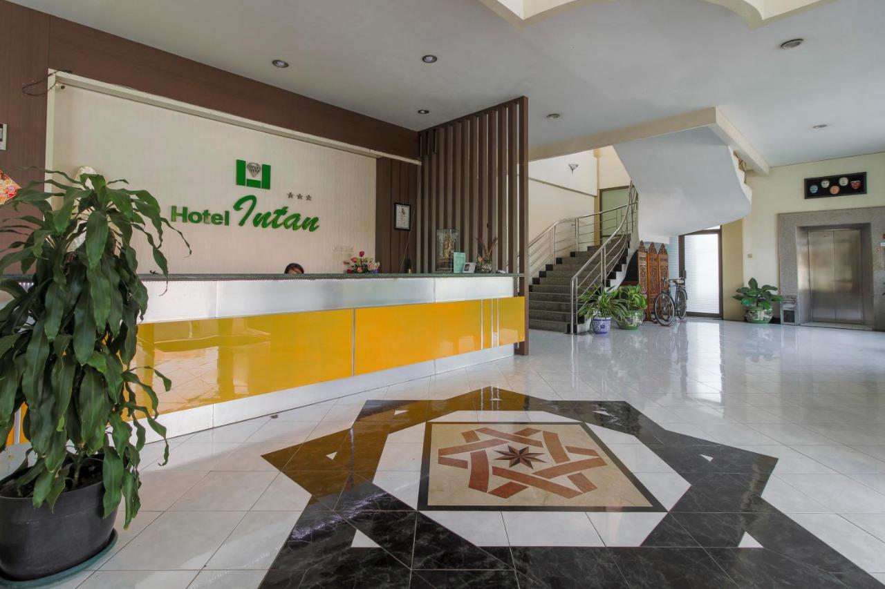 Reddoorz Plus Near Grage City Mall Cirebon Kültér fotó